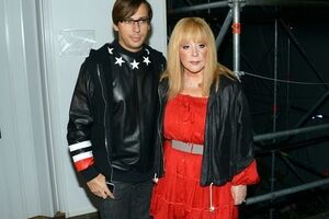 Галин сам изучал французский язык, поэтому сможет помочь детям, если возникнут трудности в его изучении