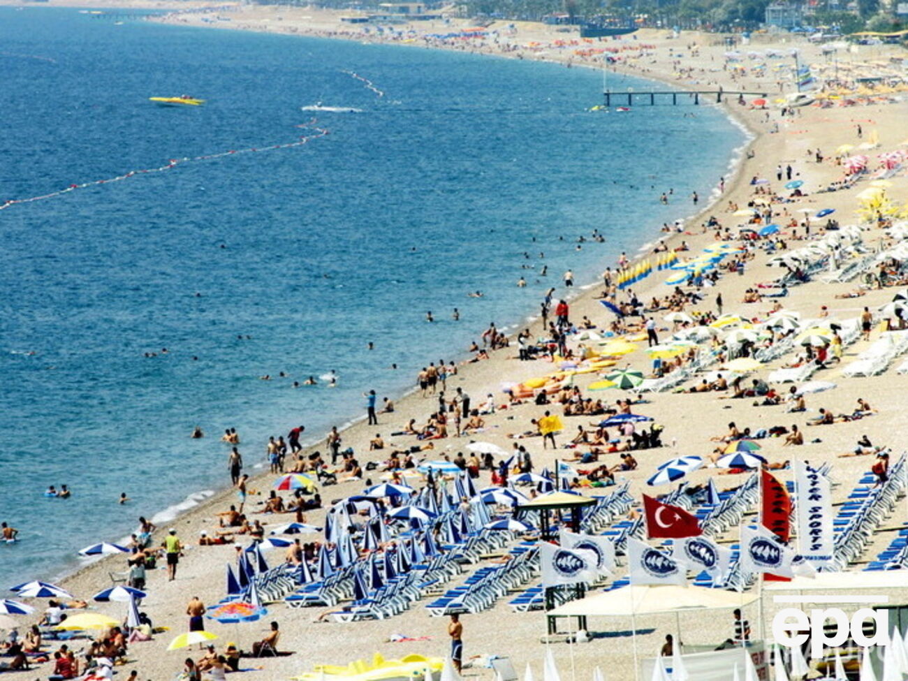 В Турции находятся около 10 тыс. туристов из России