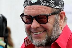 Гребенщиков собирает деньги на лечение друга