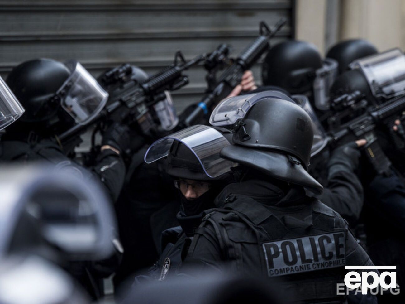 В Рубе неизвестные захватили заложников