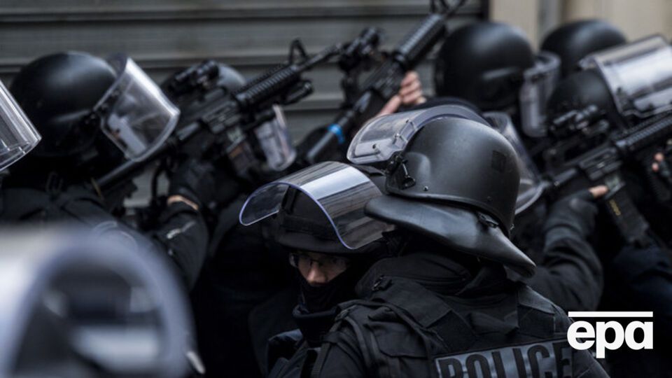 В Рубе неизвестные захватили заложников