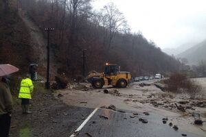 В Закарпатской области откачали воду из затопленных домов и продолжают ликвидировать последствия паводка
