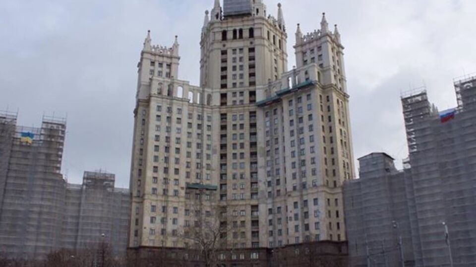 Официально активистов осудили не за вывешивание флагов, а за то, что они не предъявили полиции паспорта