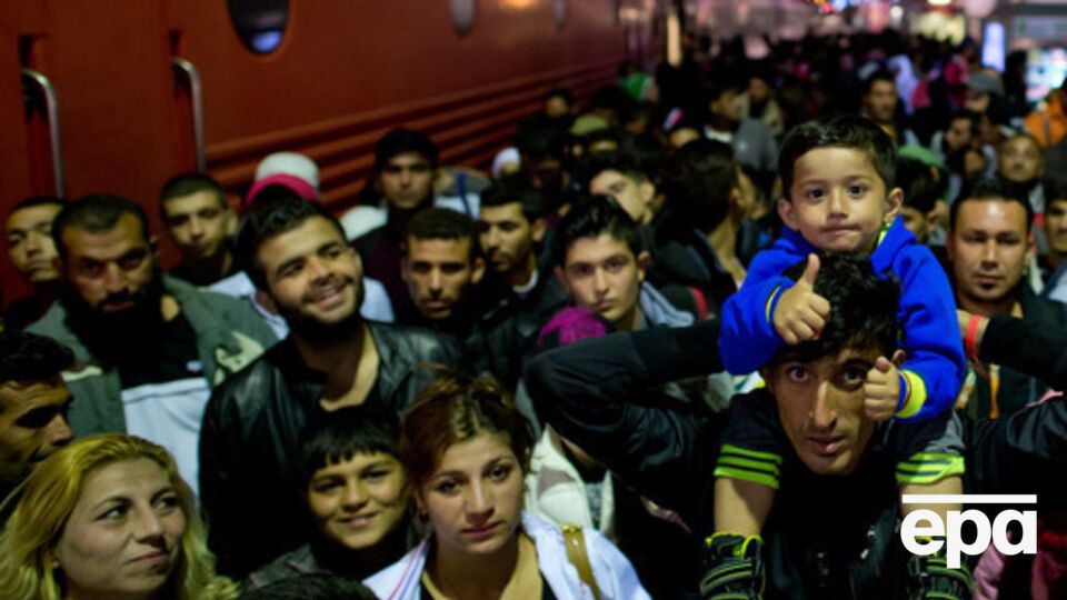 Вальс предложил поддерживать беженцев вне границ ЕС