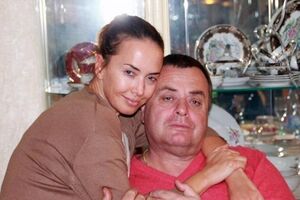 Владимир Фриске утверждает, что близкая подруга его дочери Степанова все время проводит в доме Шепелева