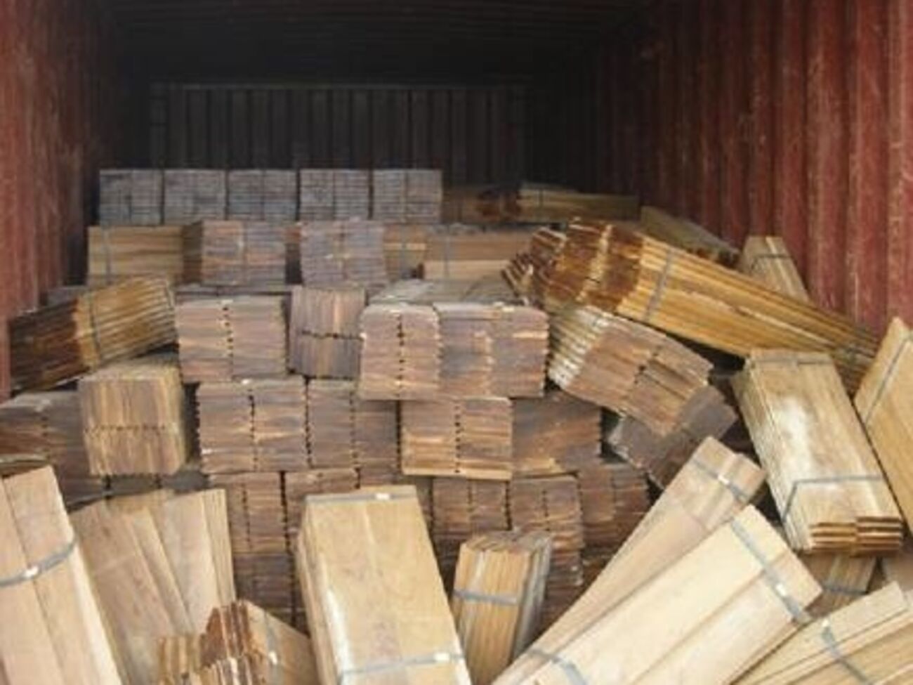 Героин был спрятан в контейнере с ламинатом