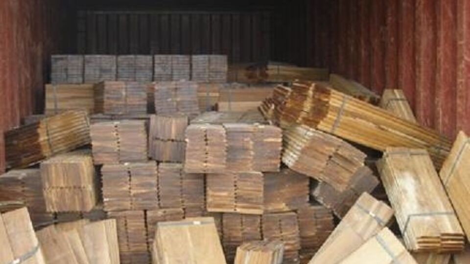 Героин был спрятан в контейнере с ламинатом