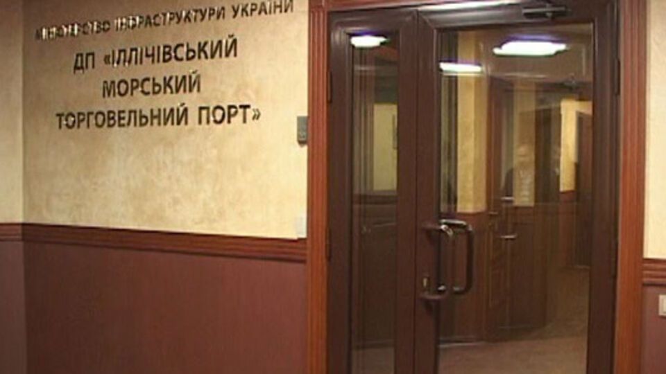 Перевалка зерновых была передана контролируемой руководителем порта компании