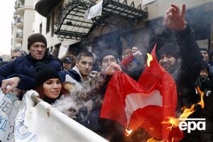 Протестующие в Москве сожгли турецкий флаг