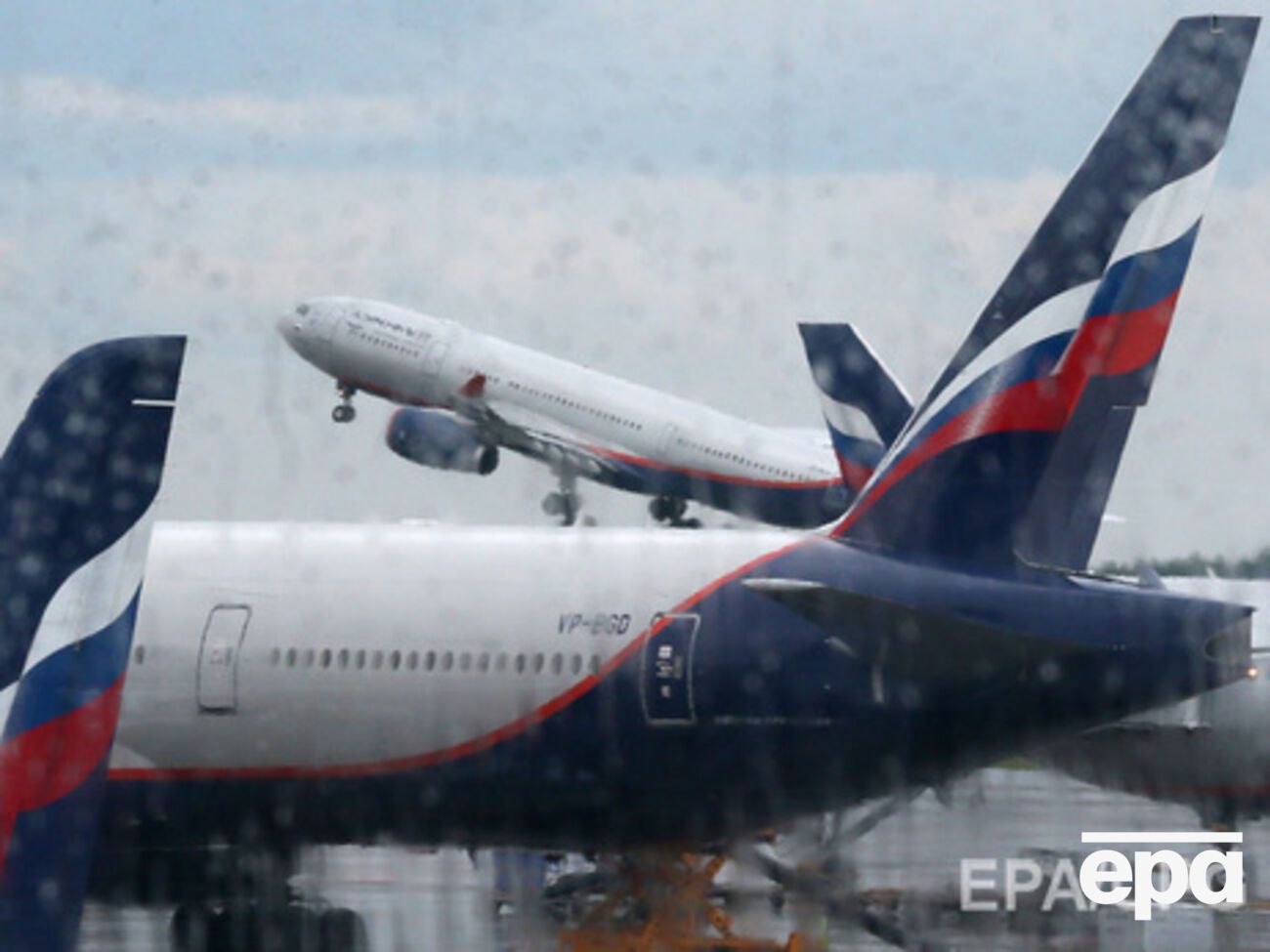 В "Росавиации" отметили, что после катастрофы под Донецком "абсолютное большинство российских авиакомпаний отказалось от выполнения транзитных полетов через воздушное пространство Украины"