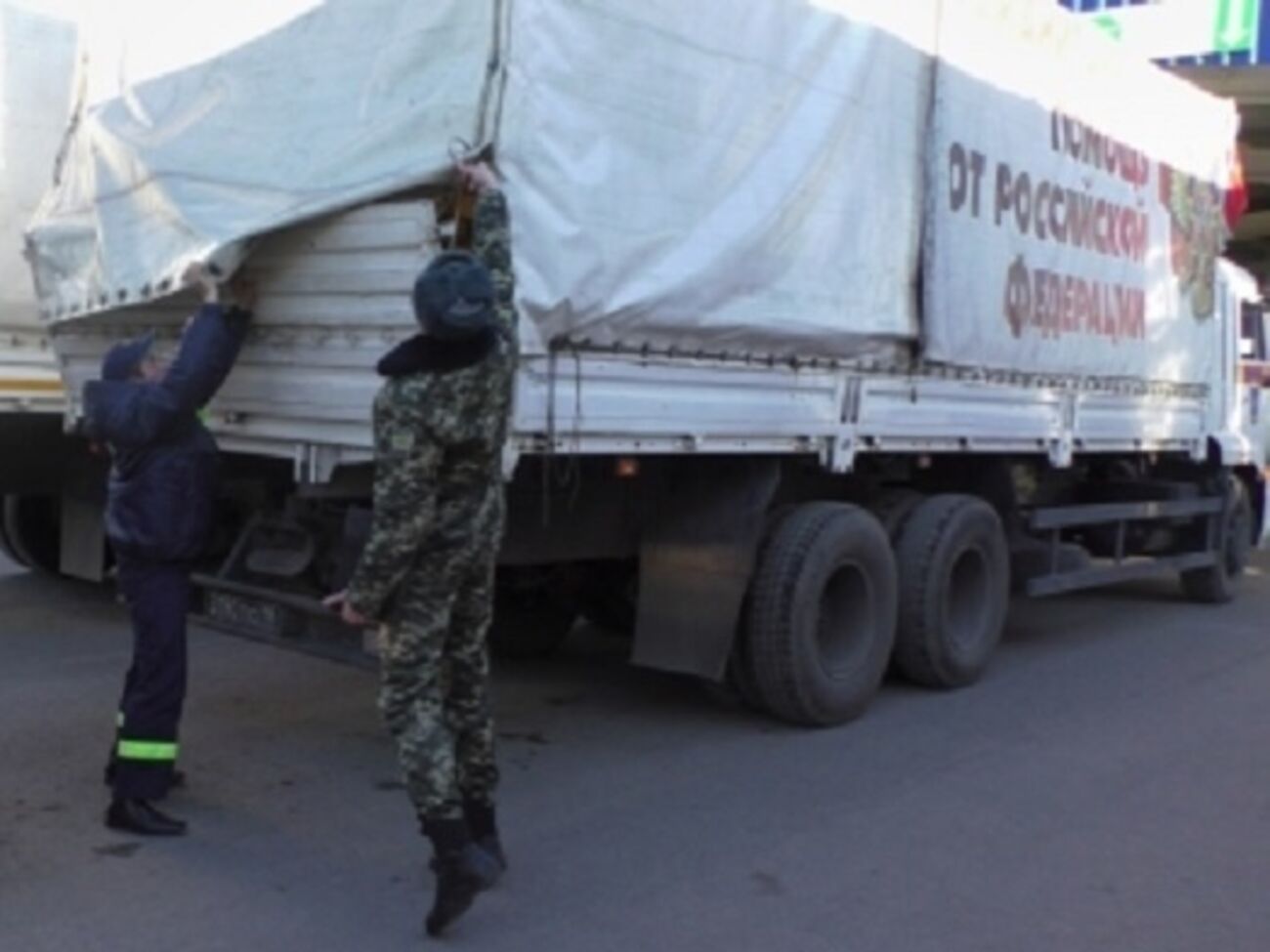 Все мероприятия на пунктах пропуска осуществлялись в присутствии представителей таможенной и пограничной служб Украины, утверждают в российском министерстве