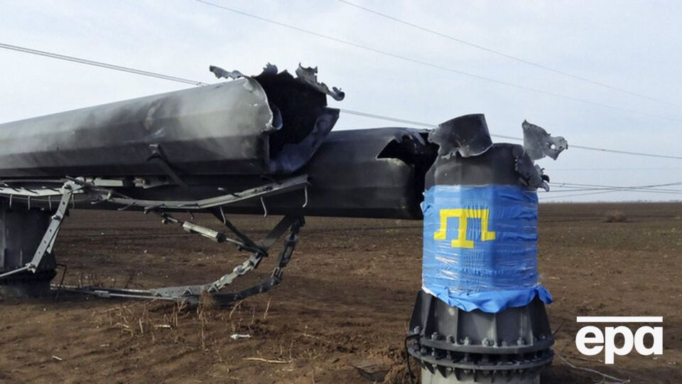 Ремонтники чинят ЛЭП Каховка – Титан