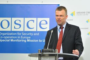 Александр Хуг: Наблюдатели ОБСЕ так и не получили списки отведенного вооружения, которые они просят уже больше месяца
