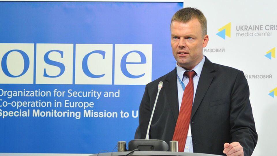 Александр Хуг: Наблюдатели ОБСЕ так и не получили списки отведенного вооружения, которые они просят уже больше месяца