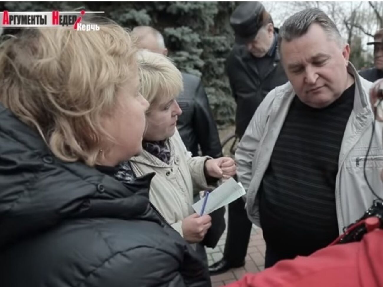 Жители Керчи требуют от чиновников света