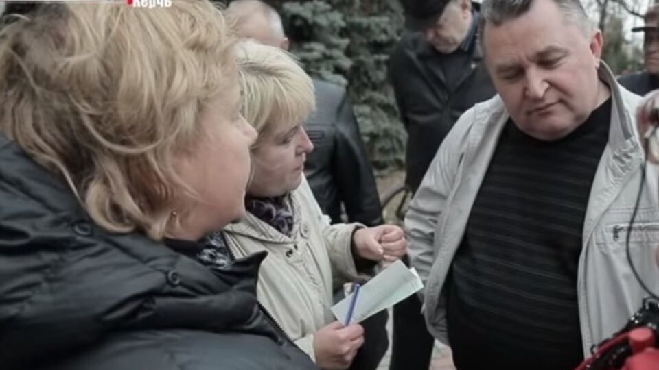 Жители Керчи требуют от чиновников света