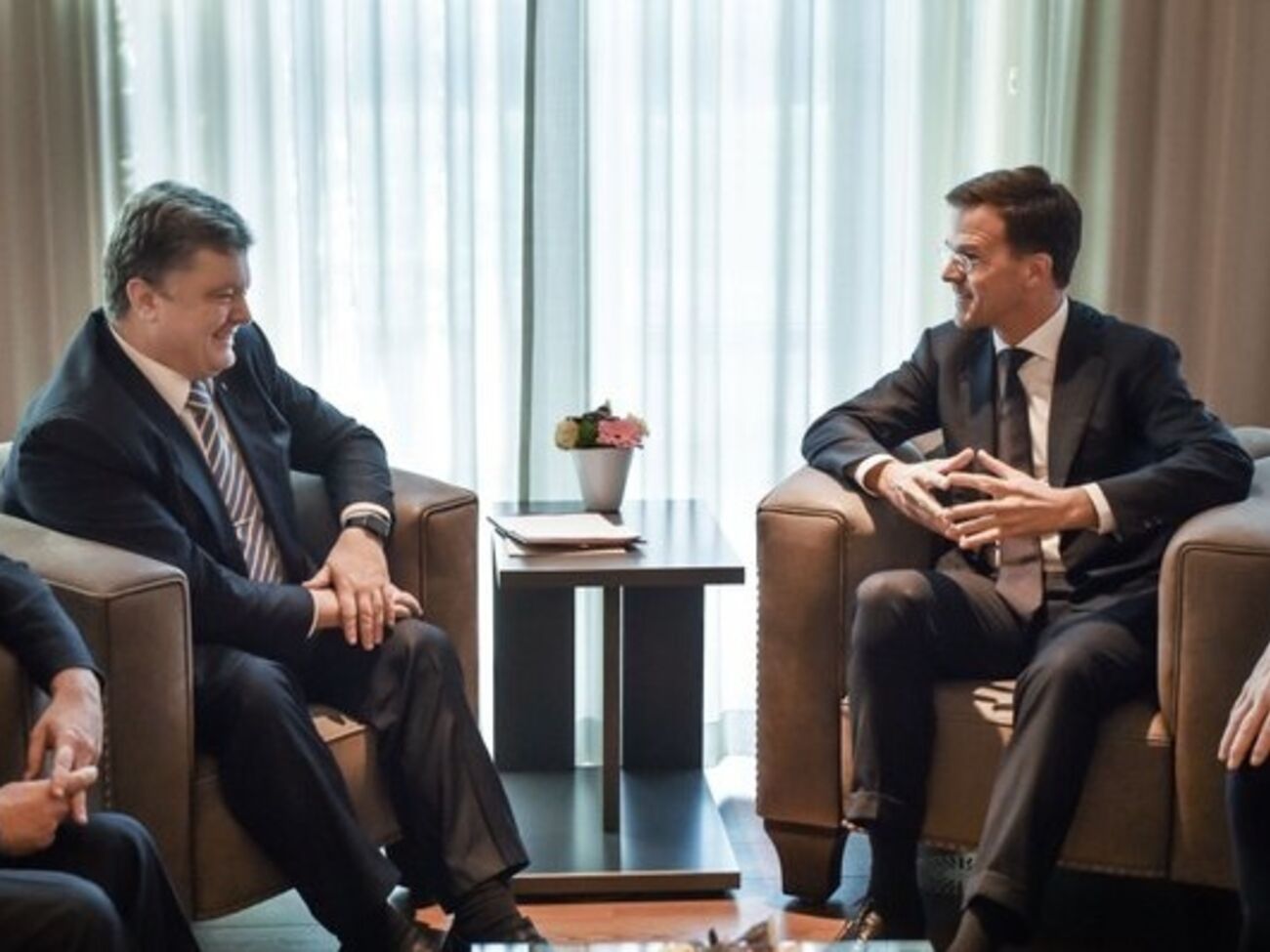 Порошенко:&nbsp;Я получил четкое подтверждение, что в ситуации, когда Россия не выполняет Минские соглашения, санкции будут продолжены