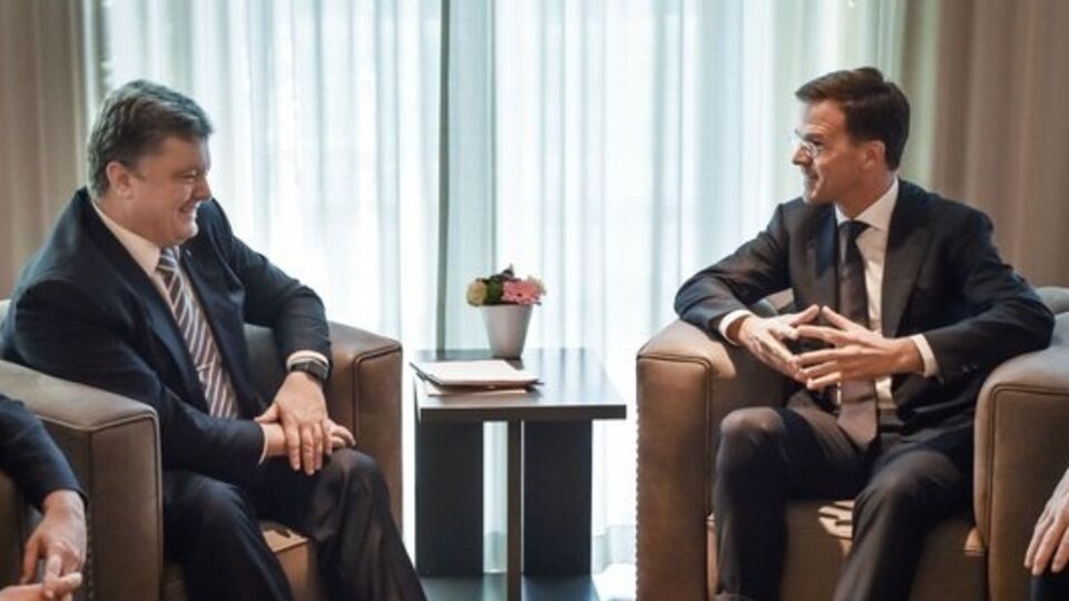 Порошенко: Я получил четкое подтверждение, что в ситуации, когда Россия не выполняет Минские соглашения, санкции будут продолжены