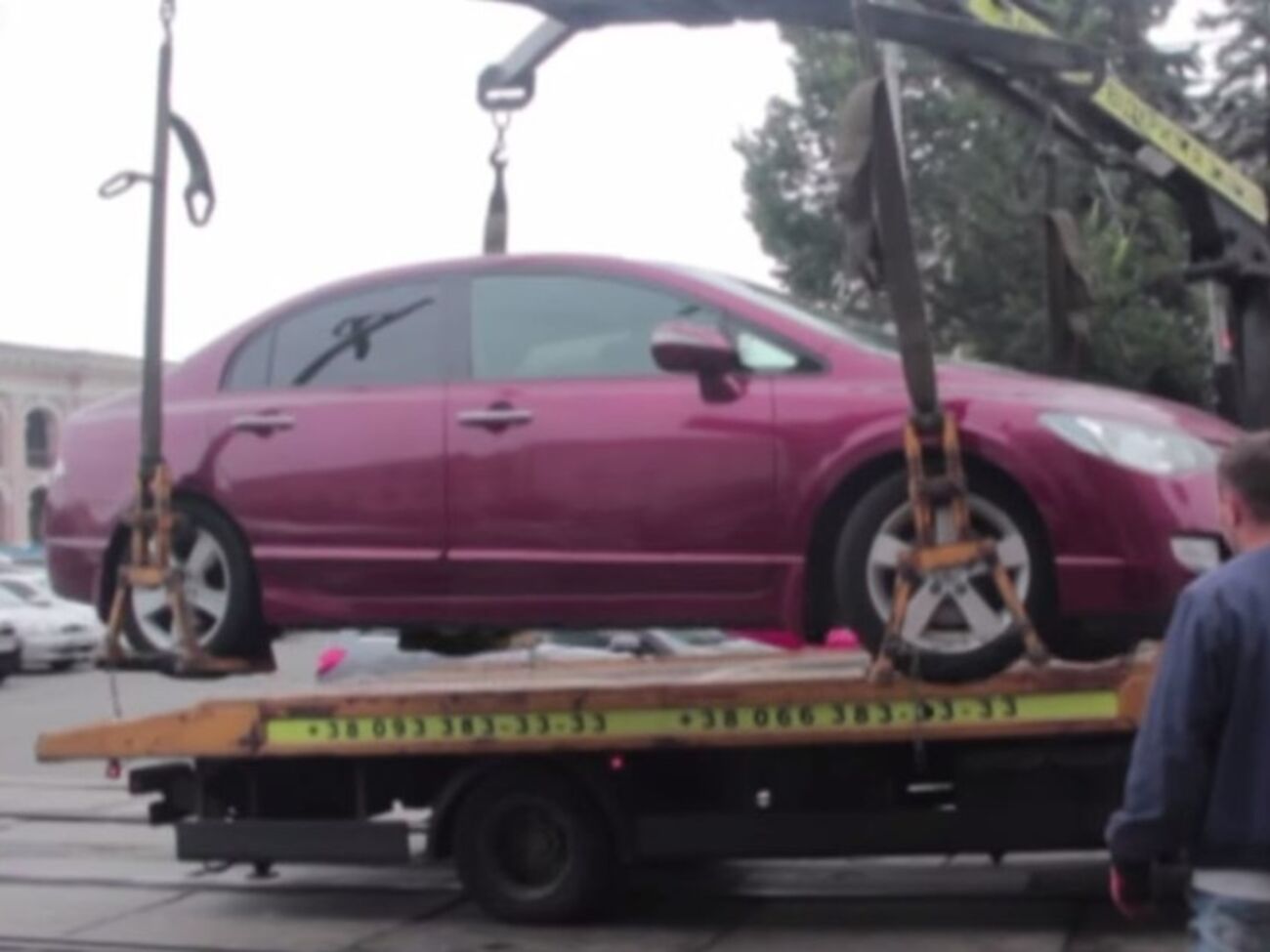 КГГА: Для ускорения работ по расчистке улиц планируется ввести правила стоянки автомобилей по четным и нечетным дням на различных сторонах улиц.