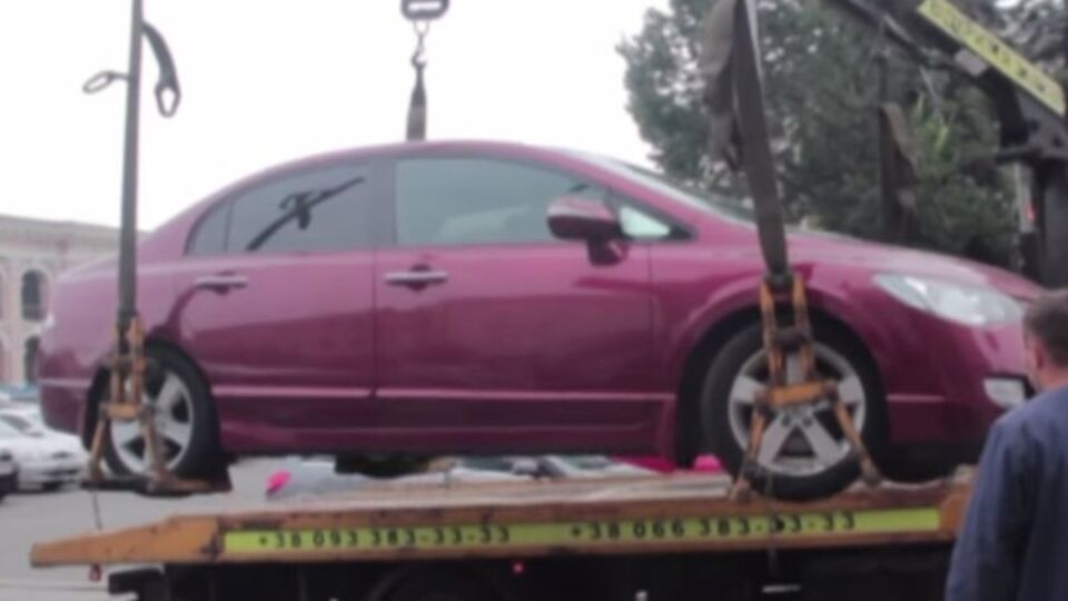 КГГА: Для ускорения работ по расчистке улиц планируется ввести правила стоянки автомобилей по четным и нечетным дням на различных сторонах улиц.