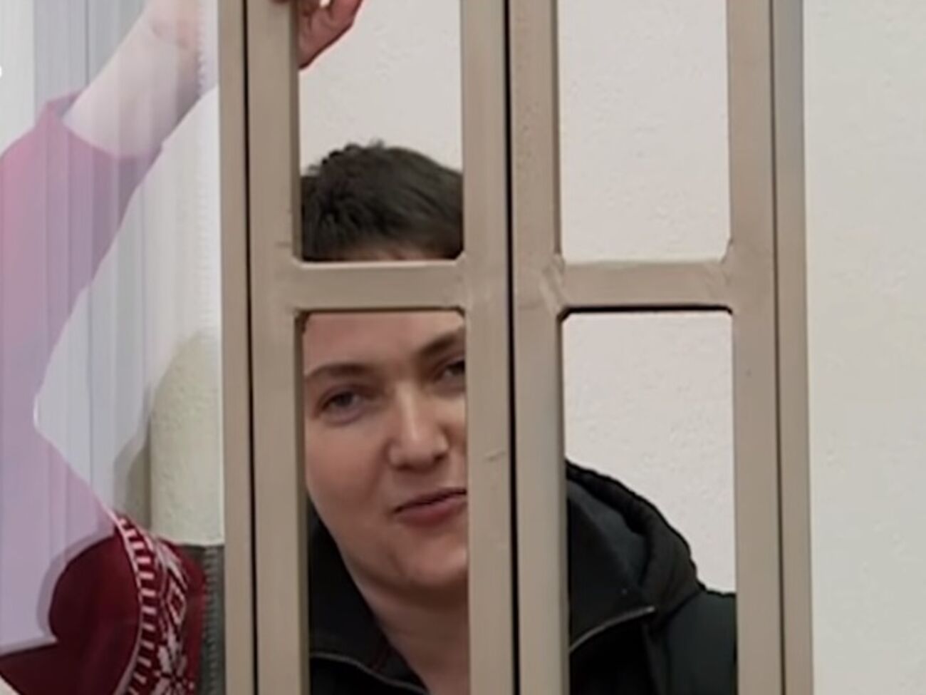 Савченко из-за решетки поздравила Кольченко