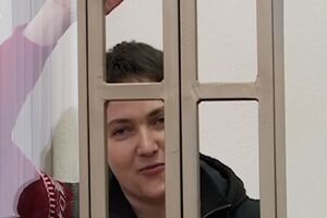 Савченко из-за решетки поздравила Кольченко