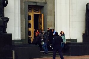 В Киеве "заминировали" здание парламента