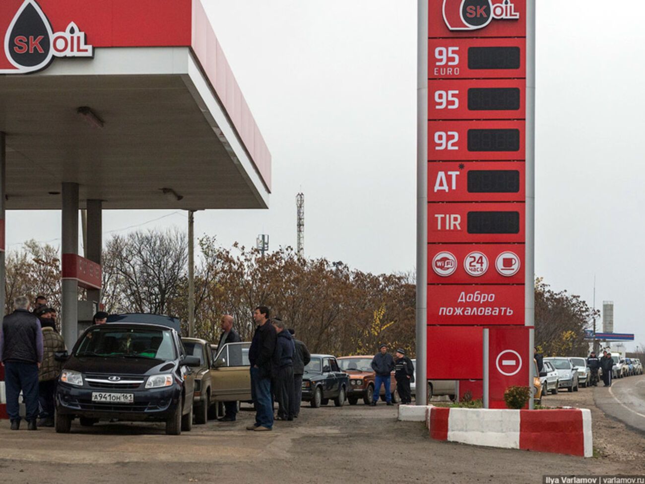 Варламов:&nbsp;Люди паникуют и запасают бензин во все емкости, которые удается найти