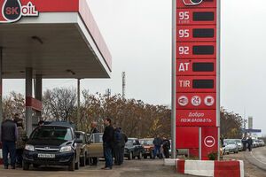 Варламов: Люди паникуют и запасают бензин во все емкости, которые удается найти