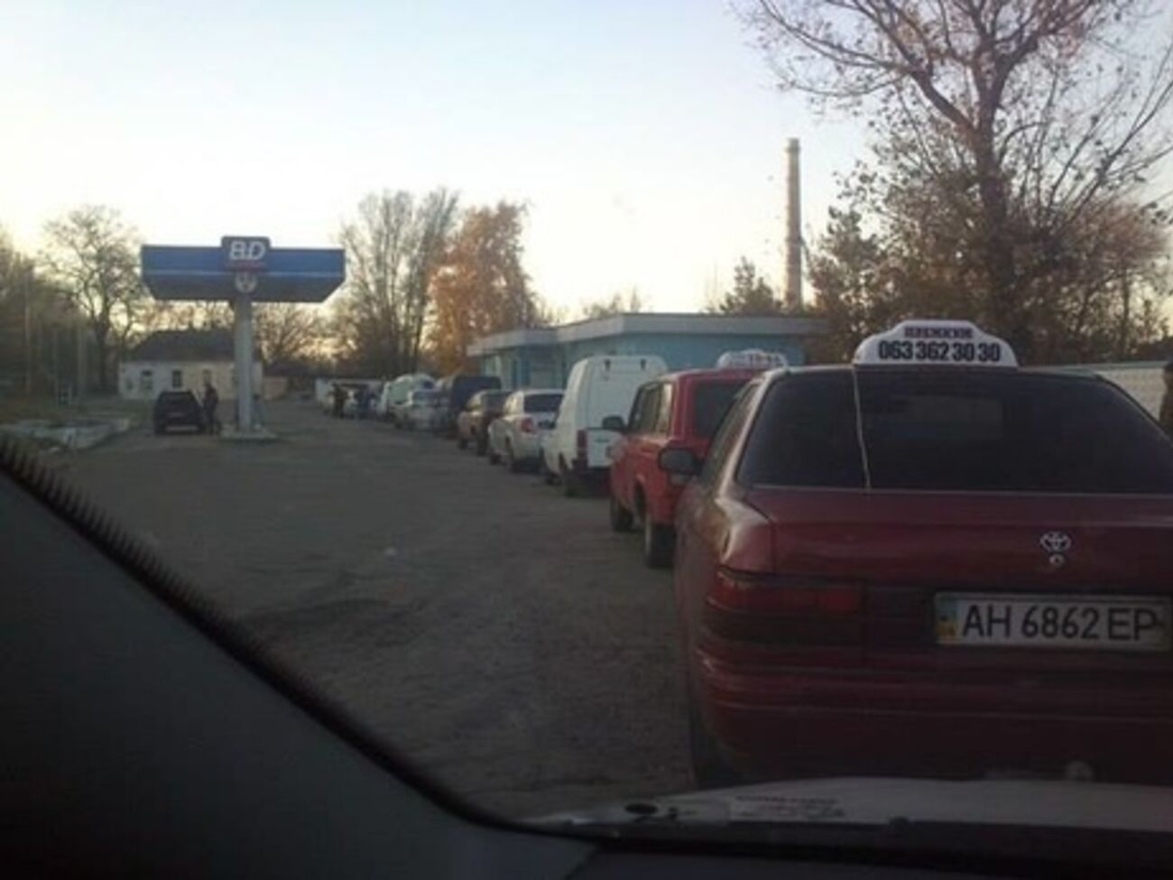 В Донецке очереди за бензином стали нормой