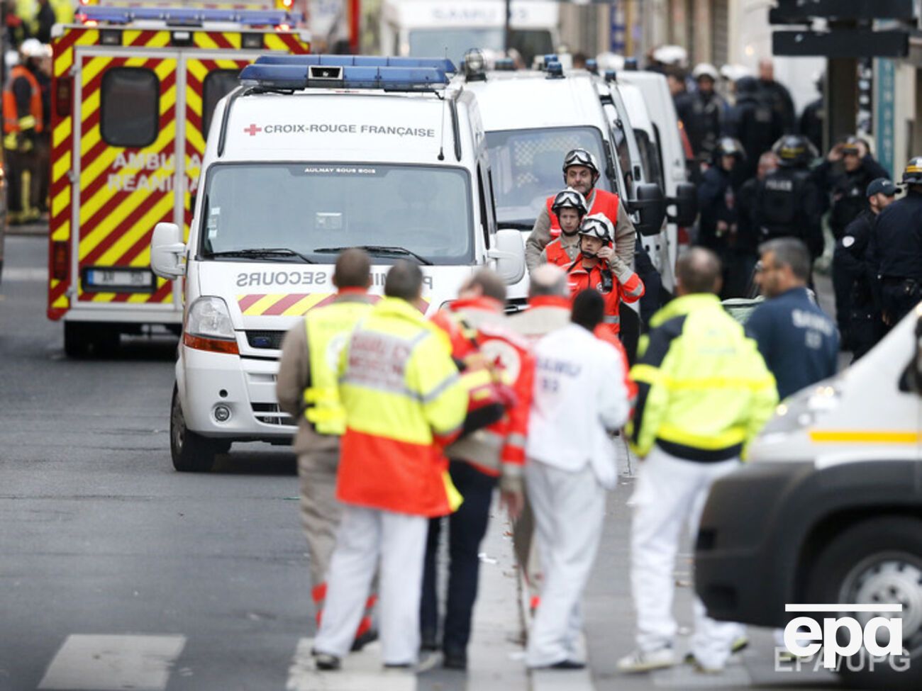 Террористы в Париже убивали людей из автоматов, купленных по интернету в Германии