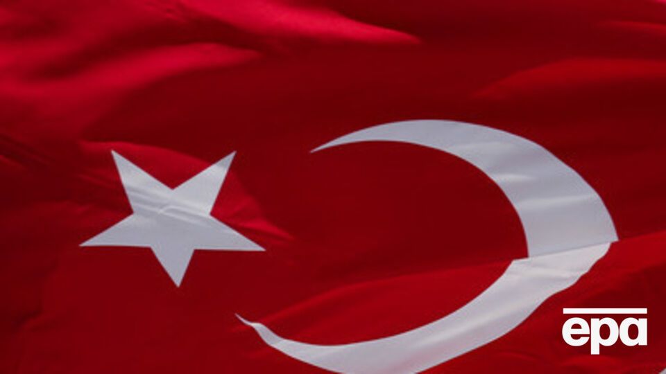 Турция приняла решение приостановить полеты над Сирией после того, как в отношениях Анкары и Москвы наступил кризис из-за инцидента с российским самолетом Су-24