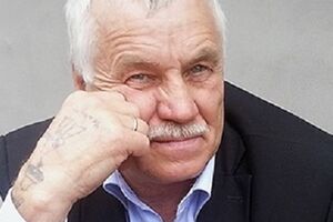Суд оставил депутату мандат, но назначил штраф