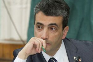 Шлосберг: Те, кто говорят о необходимости делать революцию, не понимают, что фонарей не хватит