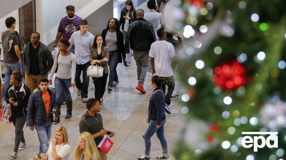 Жители США и Европы начали покупать подарки к Рождеству