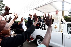 Папа Франциск впервые совершает визит в Африку, первой страной в его программе стала Кения. Фоторепортаж