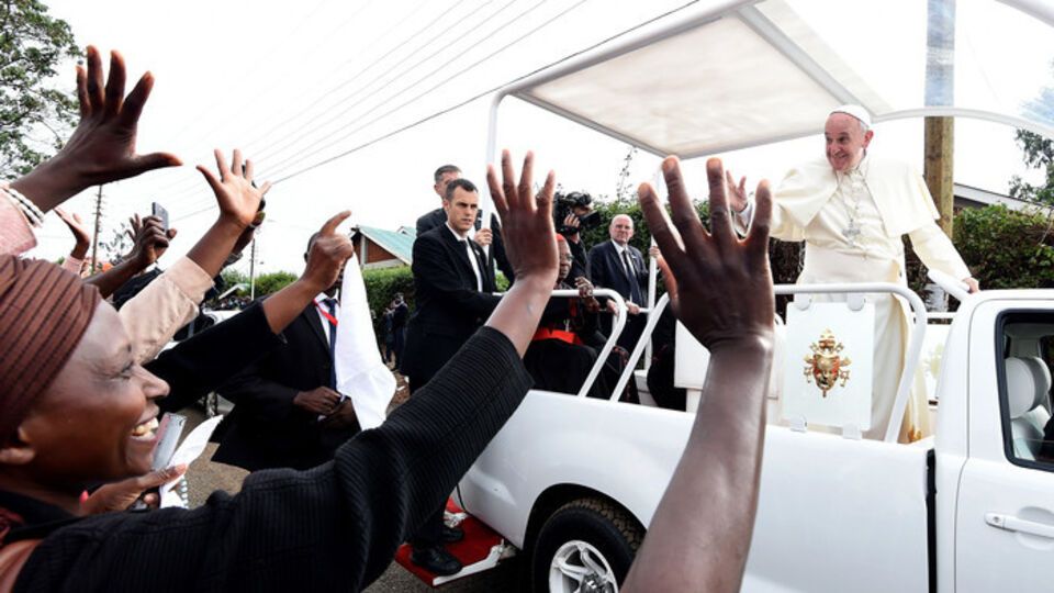Папа Франциск впервые совершает визит в Африку, первой страной в его программе стала Кения. Фоторепортаж