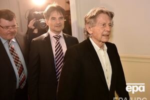 Роман Полански (справа) со своими адвокатами