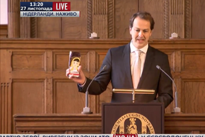 Декан Лоорсен: Вот последняя плитка вашего шоколада, господин президент