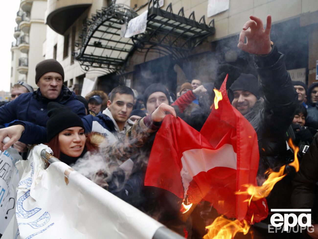 Сжигание турецкого флага на митинге у посольства Турции в Москве