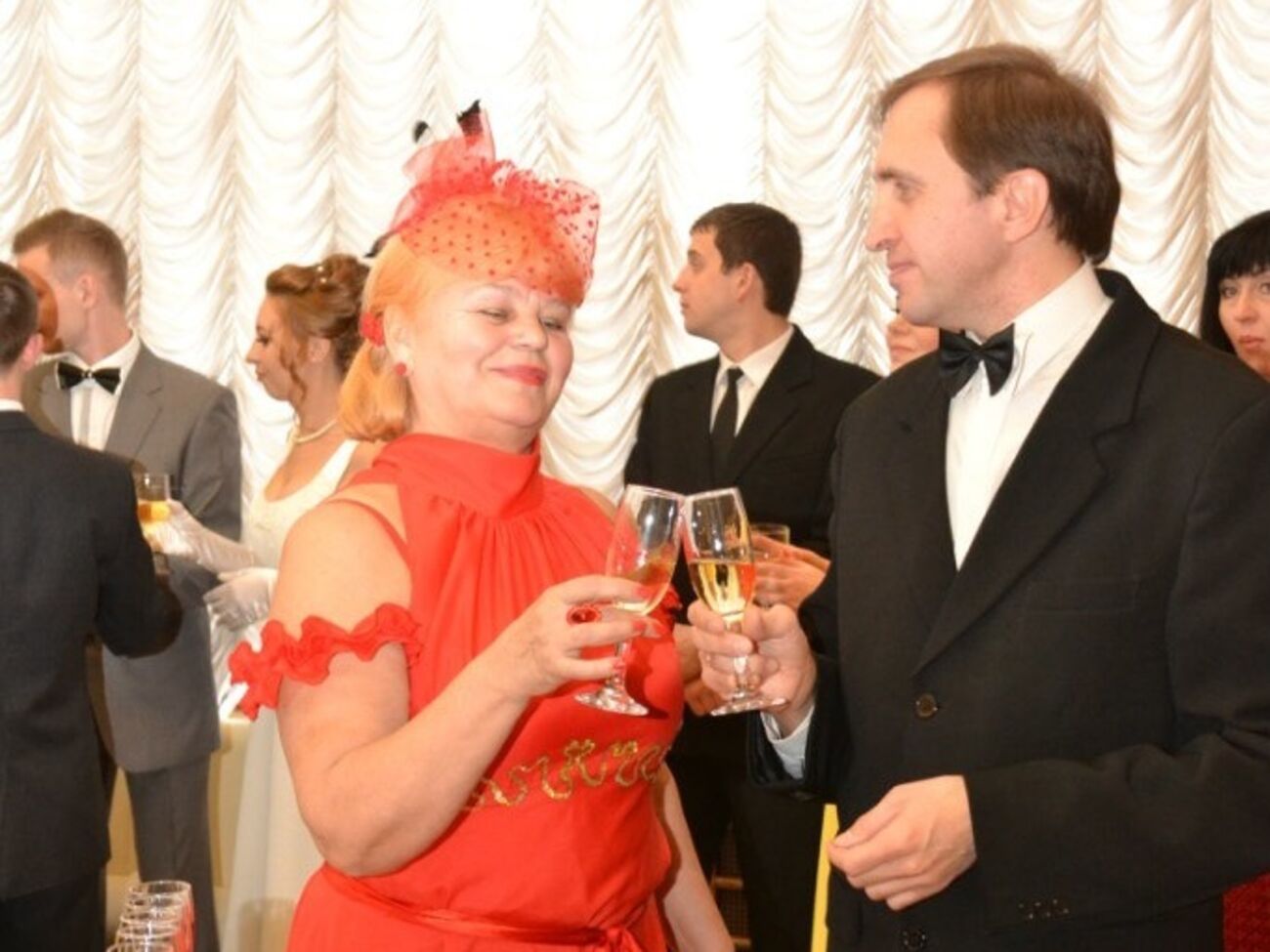 В Донецке вспомнили 18 век и устроили по этому поводу бал