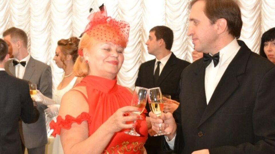 В Донецке вспомнили 18 век и устроили по этому поводу бал