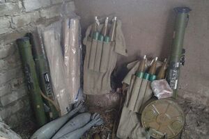 В тайнике нашли одну противотанковую три минометные мины, килограмм тротила, снаряды к РПГ и электродетонаторы