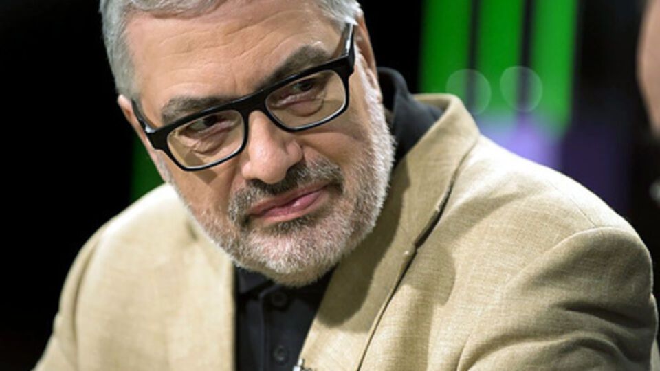 Фельгенгауэр: Может, следует слегка притормозить, не доводить дело совсем до греха, скривиться, вытащить турецкий нож из спины?