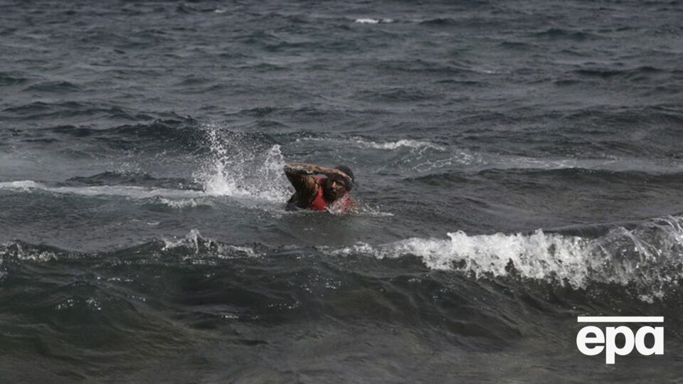 Из-за шторма в Эгейском море перевернулись две лодки с мигрантами