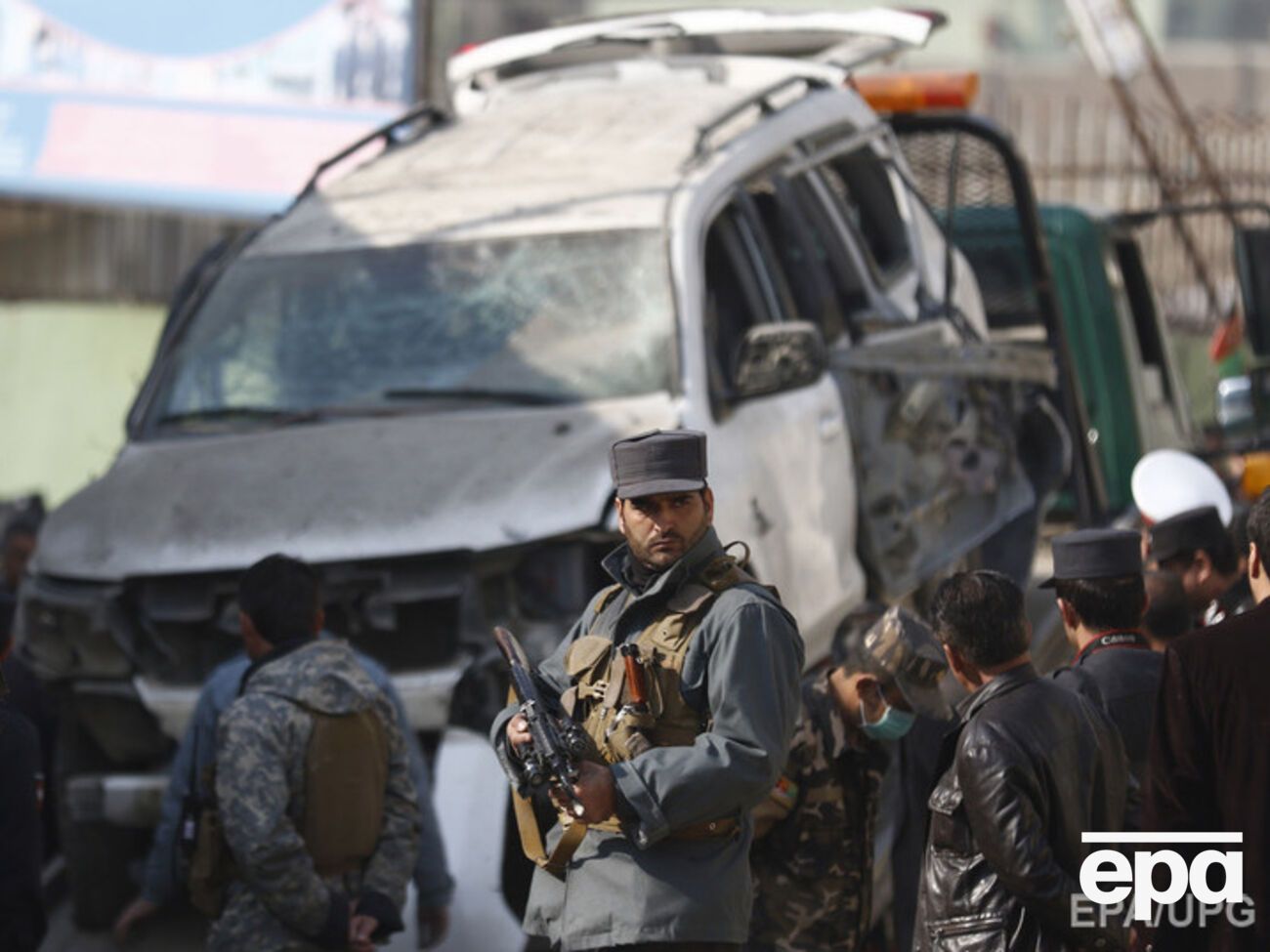 Автомобиль чиновника разворотило взрывом