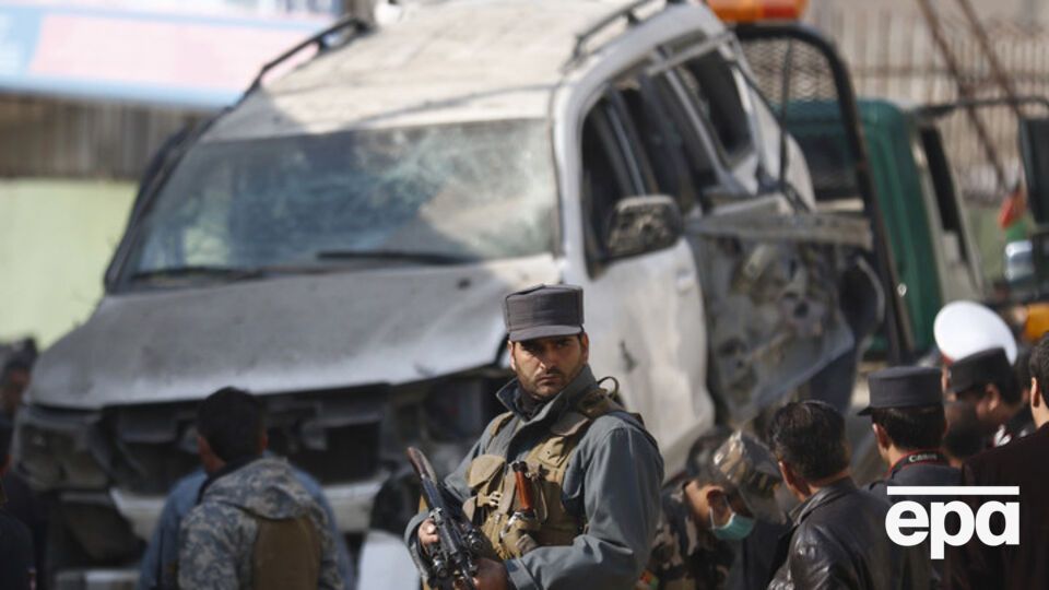 Автомобиль чиновника разворотило взрывом