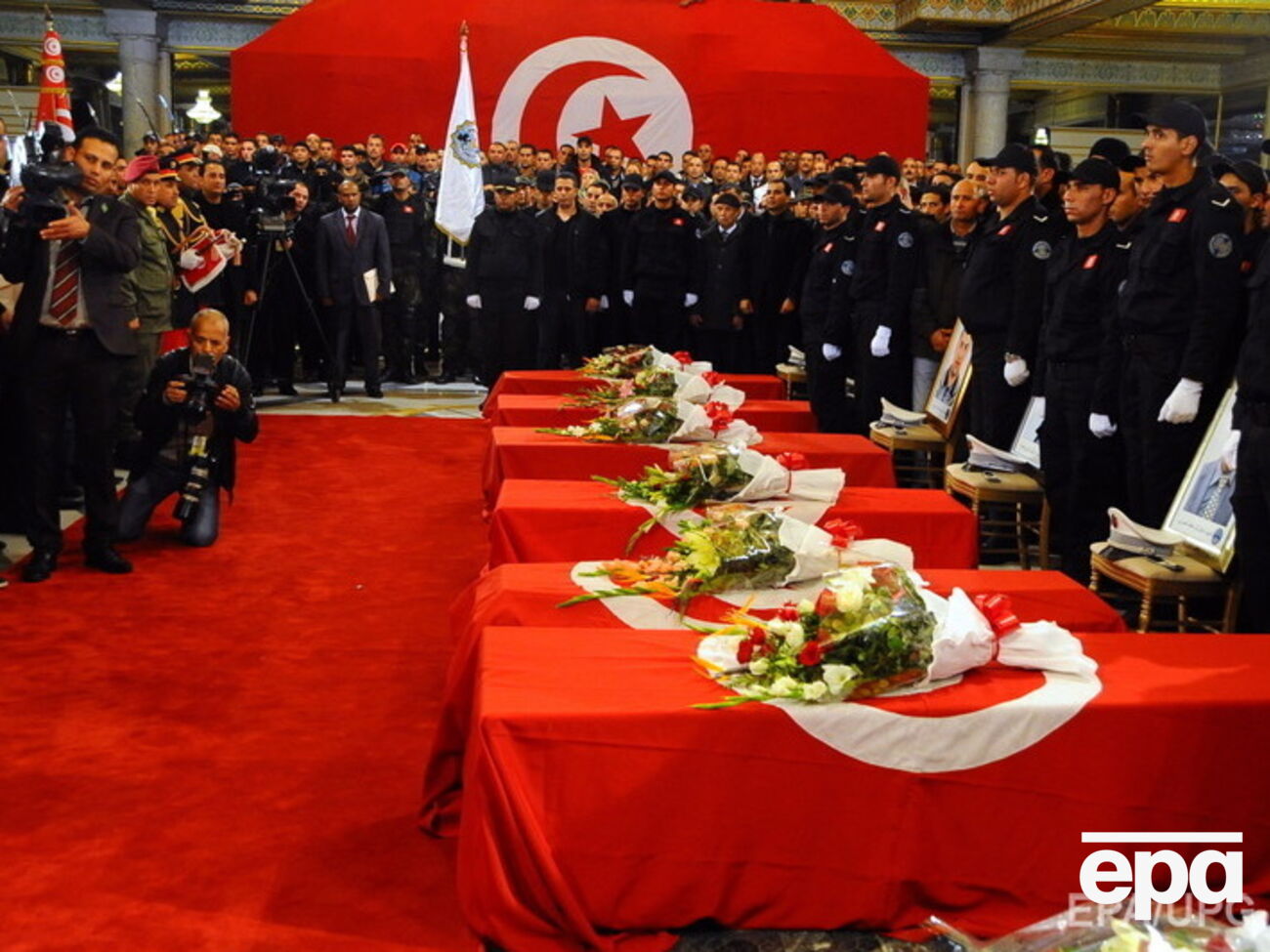 Взрыв в Тунисе унес жизни 12 военнослужащих