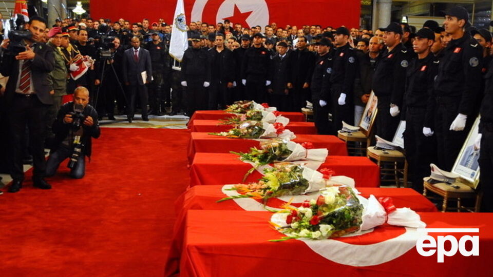 Взрыв в Тунисе унес жизни 12 военнослужащих