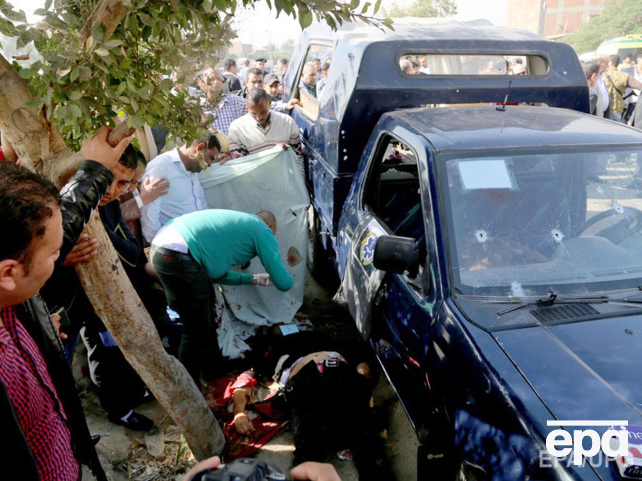 Врачи безуспешно пытались реанимировать одного из полицейских